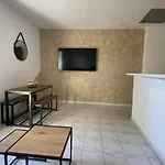 Dans A 600m De La Apartment *